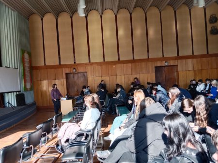 Операция подросток: профилактическая лекция инспектора по делам несовершеннолетних