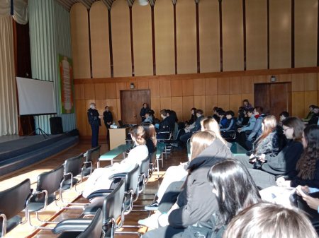 Операция подросток: профилактическая лекция инспектора по делам несовершеннолетних
