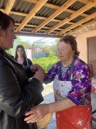 Посетили узника войны и поздравили с Днём Победы